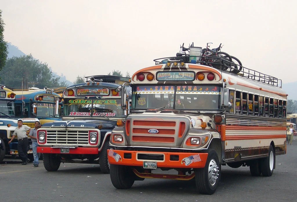 Chicken buses en centro américa
